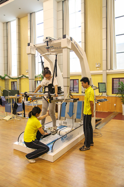 《江南晚报》医院体验日:现代康复医学,让很多卧床病人走起来376.png 《江南晚报》医院体验日:现代康复医学,让很多卧床病人走起来376.png